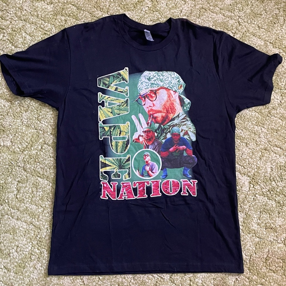 Unique VapeMan Unisex T-shirt Size Large
